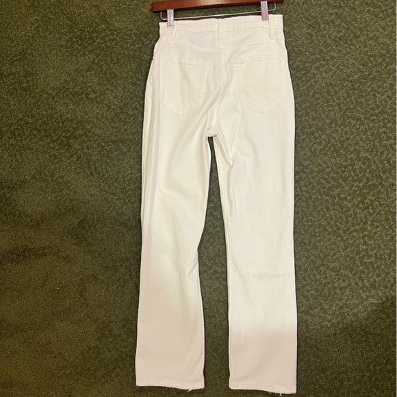 Abercrombie & Fitch
The Ankle Straight
Ultre High Rise - Picture 4 of 5